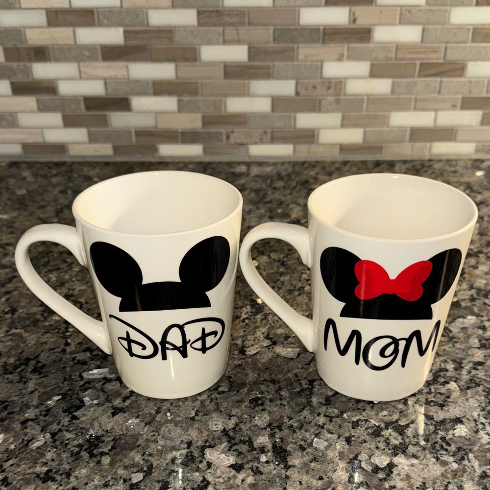Disney “Mom & Dad” Mickey & Minnie Mouse Mug Set
